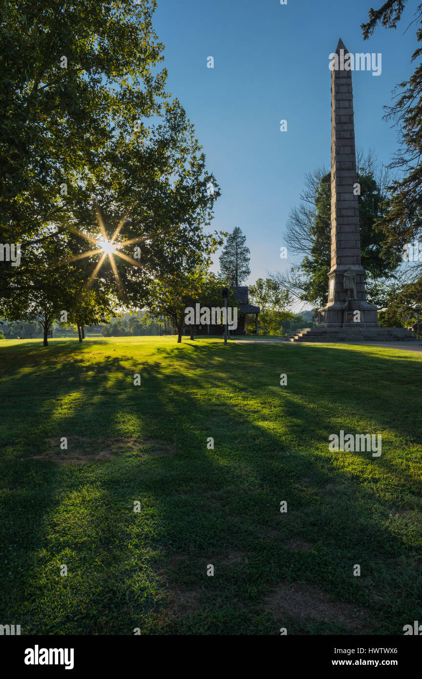 Sunburst und die Schlacht-Denkmal befindet sich am Tu-Endie-Wei Park in Punkt Pleasant, West Virginia. Stockfoto