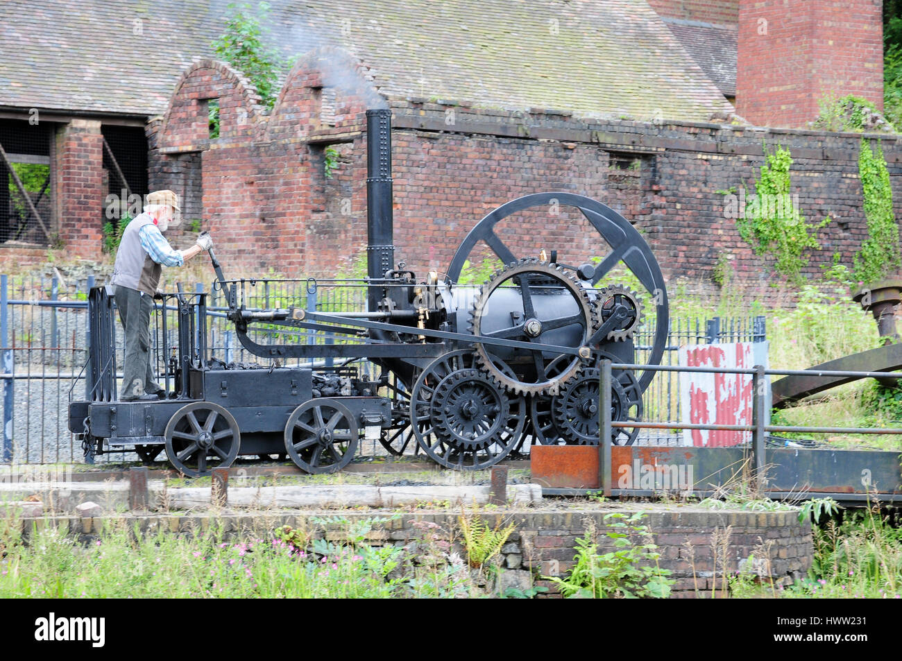 Blists Hill viktorianischen Stadt.  Nachbau des weltweit ersten Eisenbahn Dampflokomotive demonstriert. Stockfoto