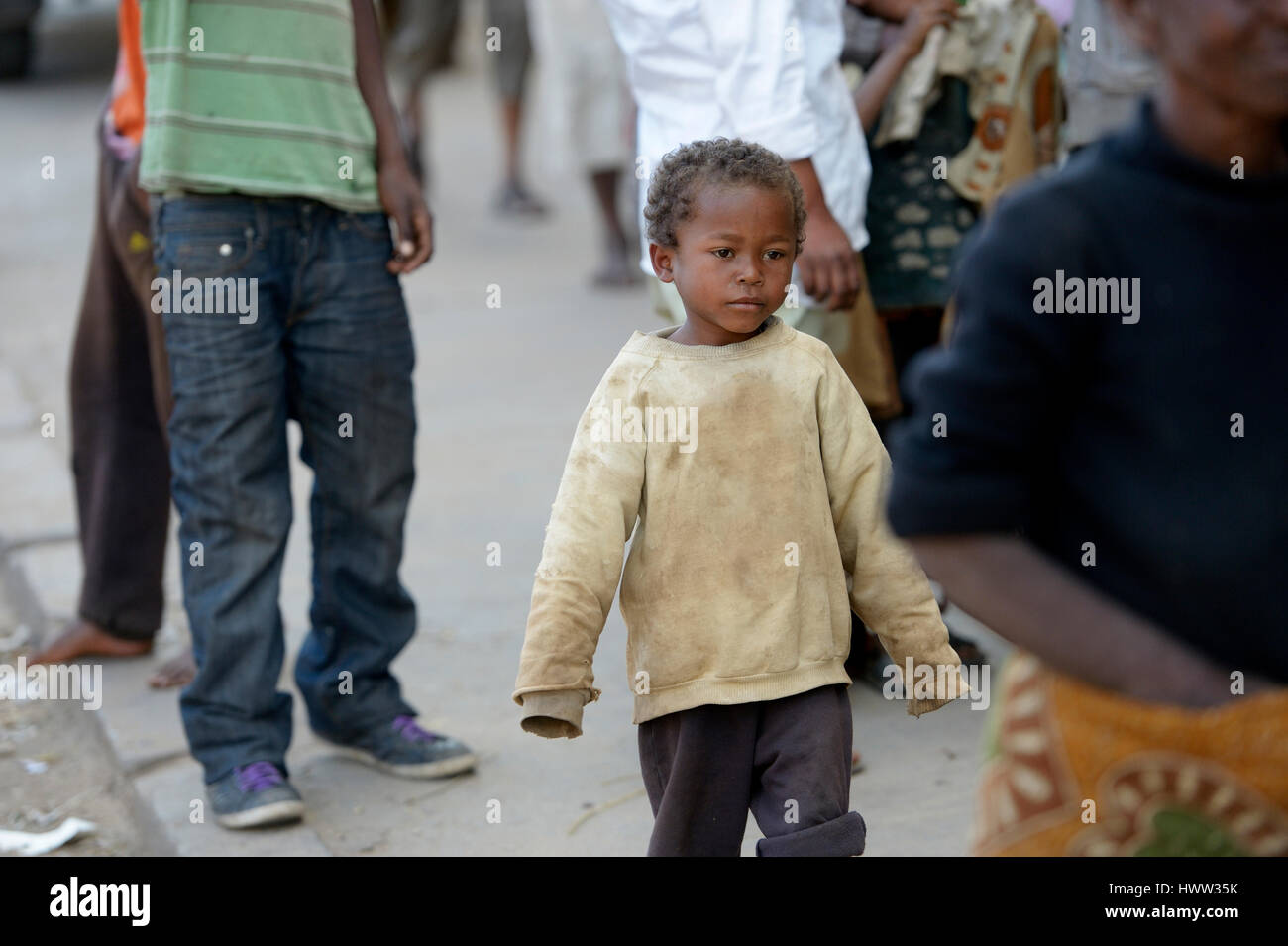 Madagaskar, Fianarantsoa, Obdachloser junge auf der Straße Stockfoto