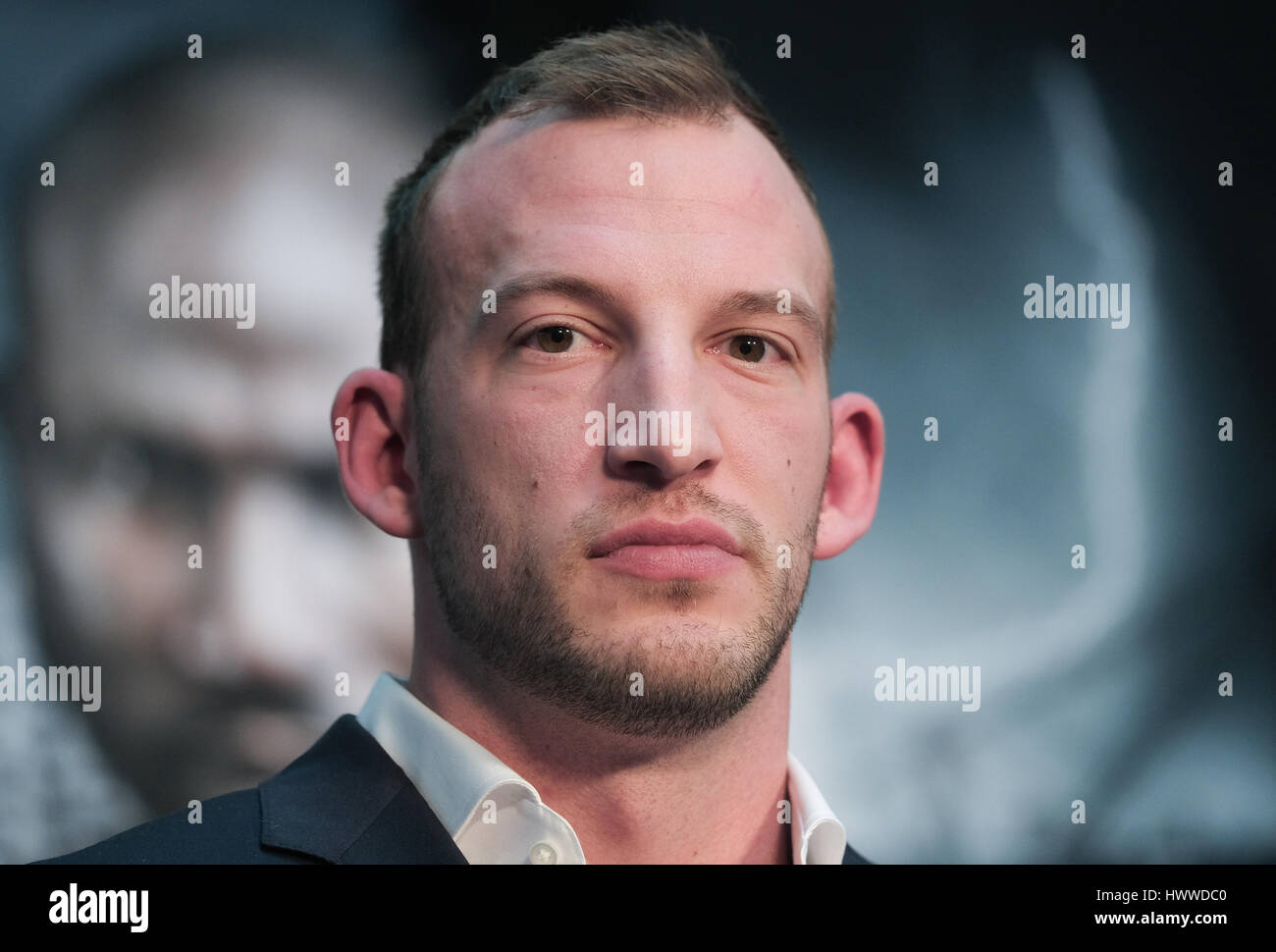 Hamburg, Deutschland. 23. März 2017. Die deutschen im Cruisergewicht Boxer Mario Daser während einer Pressekonferenz in der Europa Passage in Hamburg, Germany, 23. März 2017. Daser und der britische Boxer Afolabi konkurrieren in der Barclaycard Arena am 19. Mai 2017. Foto: Axel Heimken/Dpa/Alamy Live News Stockfoto