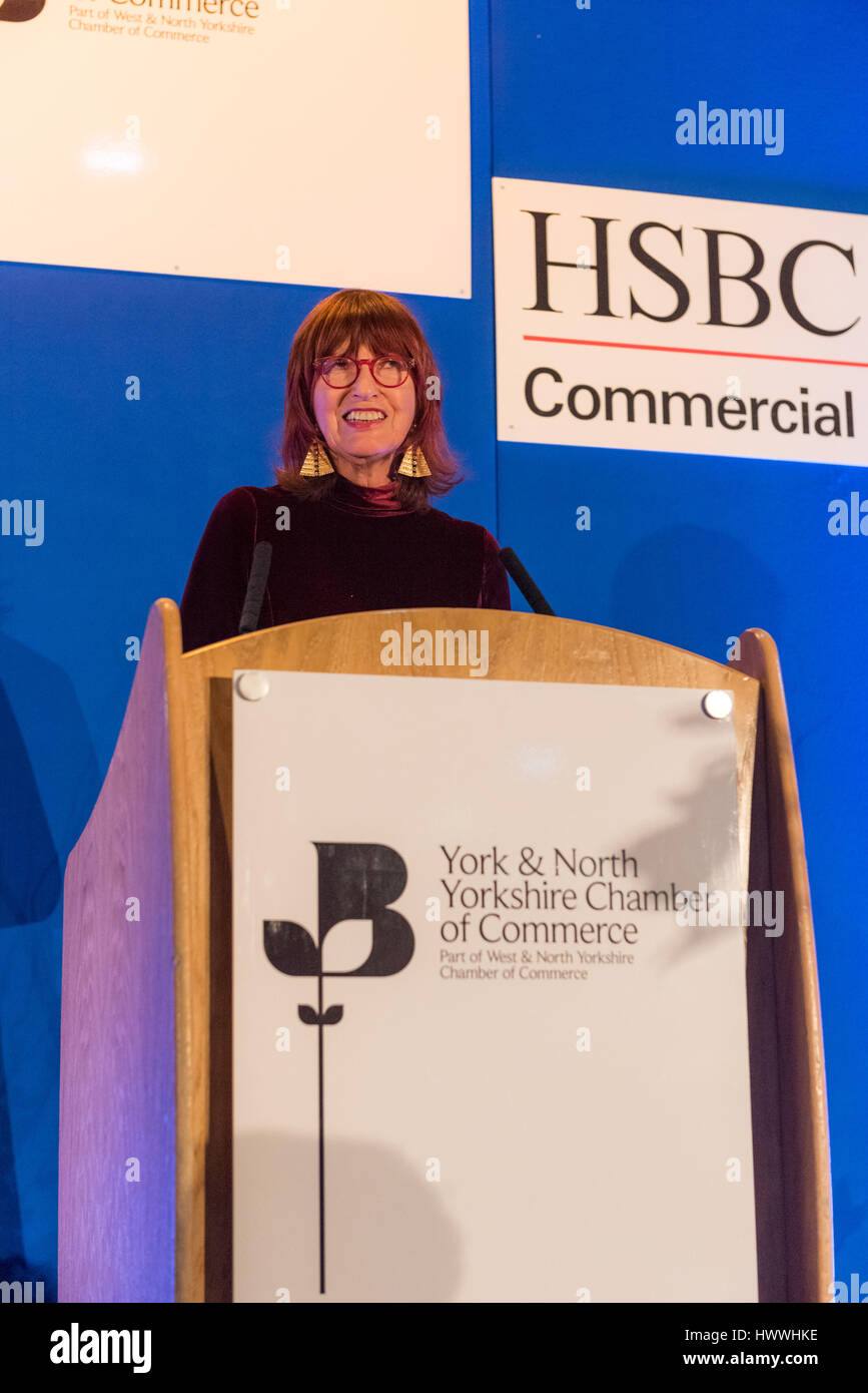 York, UK. 23. März 2017. Janet Straße-Porter CBE, Englisch Berühmtheit, Medien-Persönlichkeit, Journalist und Sender und aktuellen Moderator wenn ITV Loose Women, richtet sich an Mitglieder von York und North Yorkshire Chamber Of Commerce in ihrer jährlichen Dinner. Die Veranstaltung fand in der National Railway Museum und Ms Street-Porter sprach offen einem verpackten Publikum von Business-Männer und Frauen, Erinnerungen an ihre Erlebnisse und Gliederung ihrer Vision für Jahr100, eine Kampagne, die Gesellschaft zu 100 gesunde Jahre Leben vorbereiten soll. Foto Bailey-Cooper Fotografie/Alamy Live-Nachrichten Stockfoto