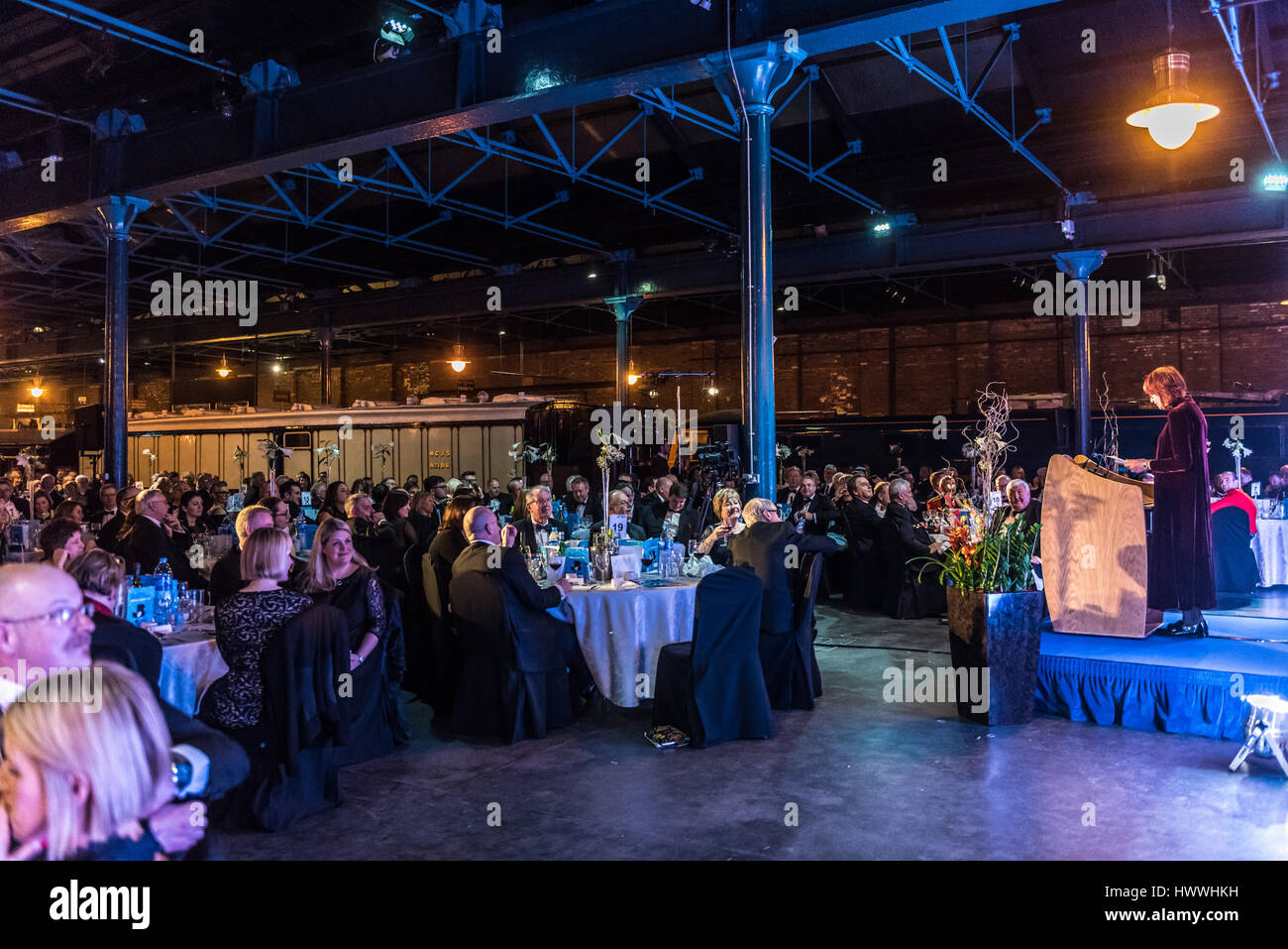 York, UK. 23. März 2017. Janet Straße-Porter CBE, Englisch Berühmtheit, Medien-Persönlichkeit, Journalist und Sender und aktuellen Moderator wenn ITV Loose Women, richtet sich an Mitglieder von York und North Yorkshire Chamber Of Commerce in ihrer jährlichen Dinner. Die Veranstaltung fand in der National Railway Museum und Ms Street-Porter sprach offen einem verpackten Publikum von Business-Männer und Frauen, Erinnerungen an ihre Erlebnisse und Gliederung ihrer Vision für Jahr100, eine Kampagne, die Gesellschaft zu 100 gesunde Jahre Leben vorbereiten soll. Foto Bailey-Cooper Fotografie/Alamy Live-Nachrichten Stockfoto
