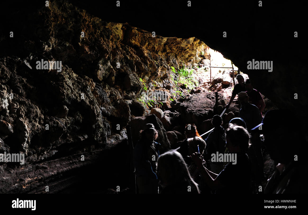 Santa Cruz, Ecuador. 20. Oktober 2016. Auf den Galapagos-Archipel Insel Santa Cruz, finden Sie in unterirdische Höhlen. Hier ist ein Lavatunnel auf das Innere der Insel. Aufgenommen am 20.10.2016. Foto: Reinhard Kaufhold/Dpa-Zentralbild/ZB | weltweite Nutzung/Dpa/Alamy Live-Nachrichten Stockfoto
