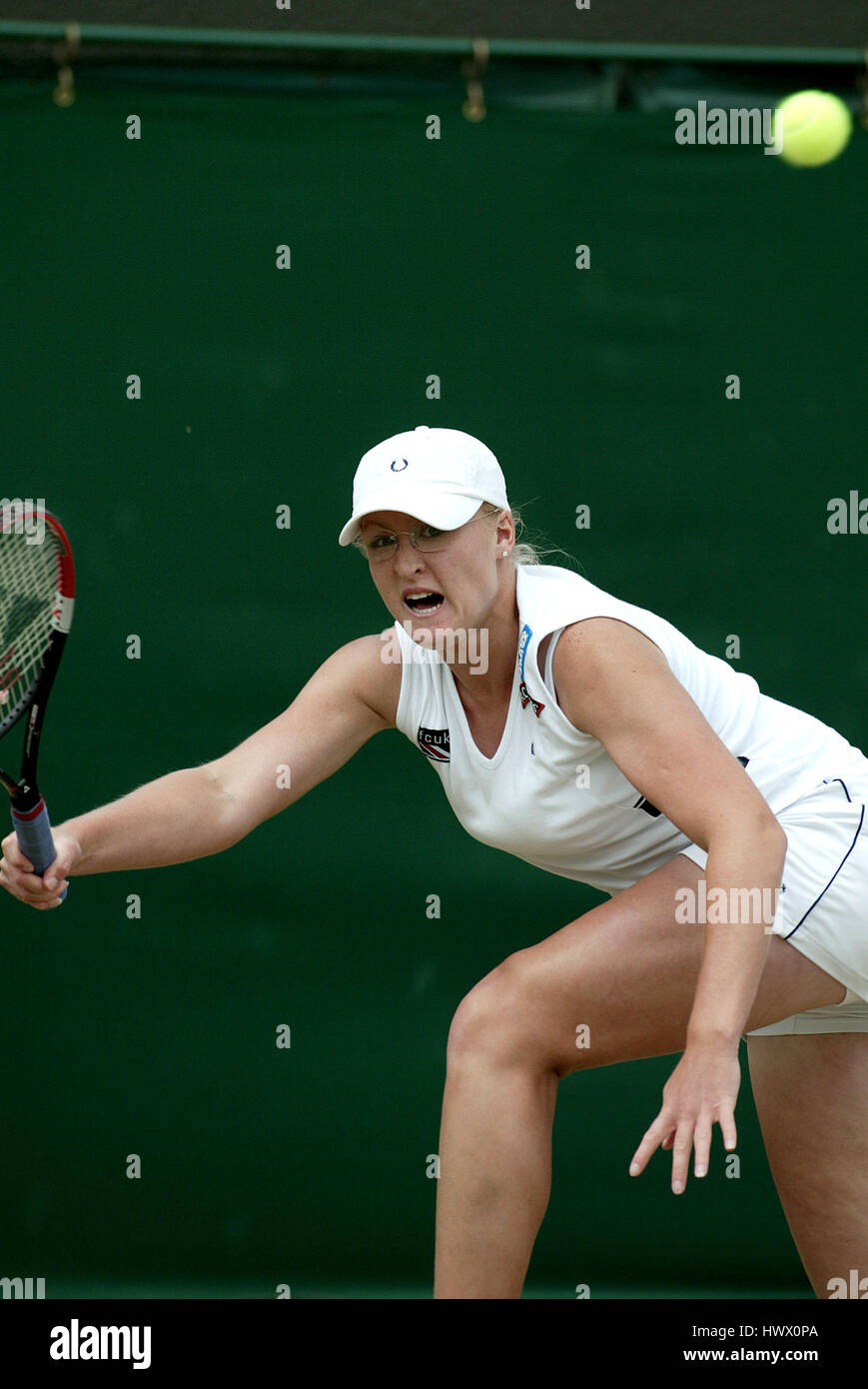 ELENA BALTACHA Großbritannien WIMBLEDON WIMBLEDON LONDON 28. Juni 2002 Stockfoto