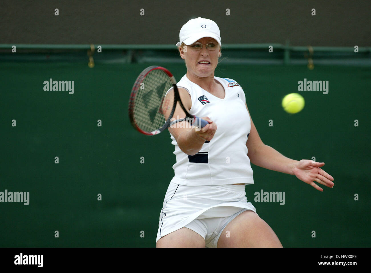 ELENA BALTACHA Großbritannien WIMBLEDON WIMBLEDON LONDON 28. Juni 2002 Stockfoto