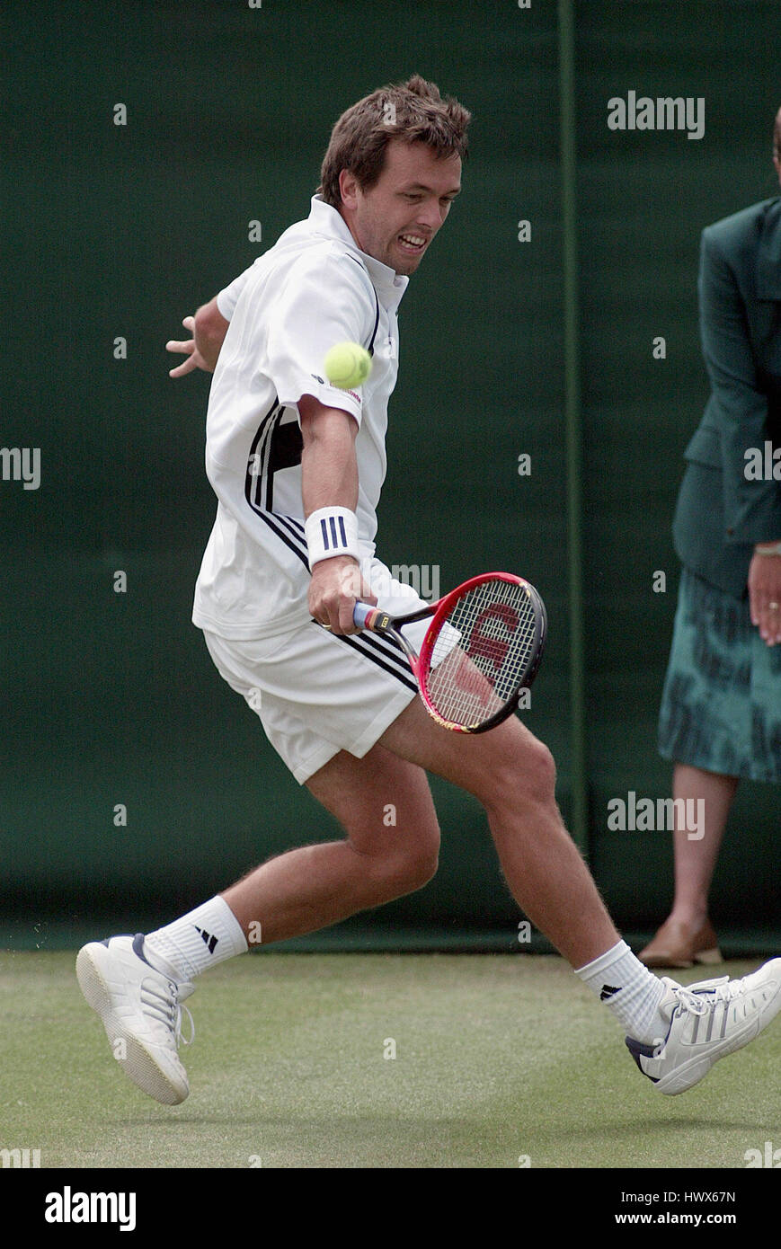 LEE CHILDS WIMBLEDON CHAMPIONSHIPS 2004 WIMBLEDON LONDON ENGLAND 24 Juni 2004 Stockfoto