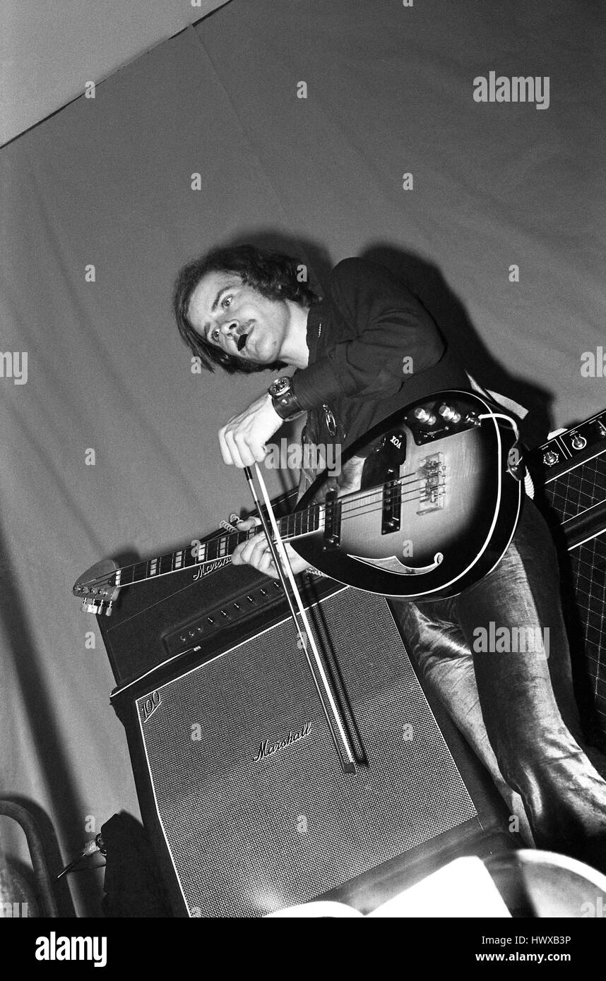 Nizza: Lee Jackson führt mit UK-progressive-Rock-Band The Nice in den Räumen von Anson, Bristol University Studenten Union am 18. Januar 1969 Stockfoto