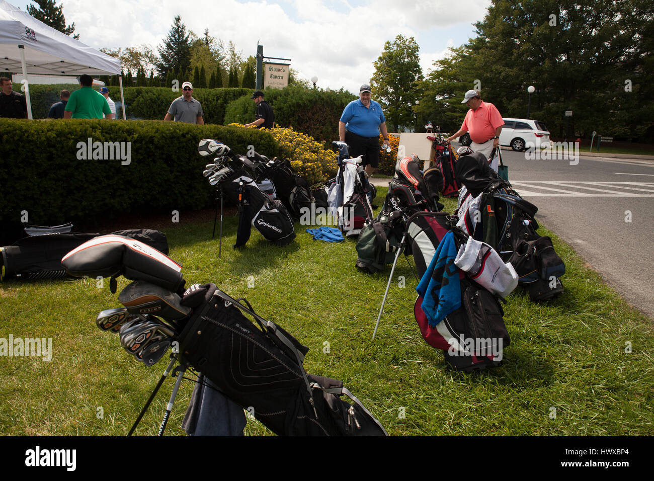 Mittagspause in Golf-Turnier an einem sonnigen Tag im Country Club. Stockfoto