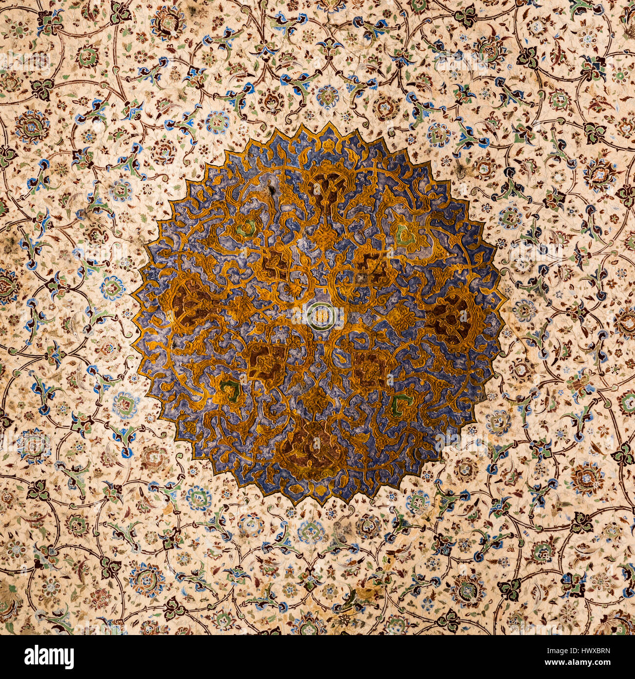 Mosaik gefliesten Kuppel des Qapu Palast, Imam-Platz, Isfahan, Iran Stockfoto