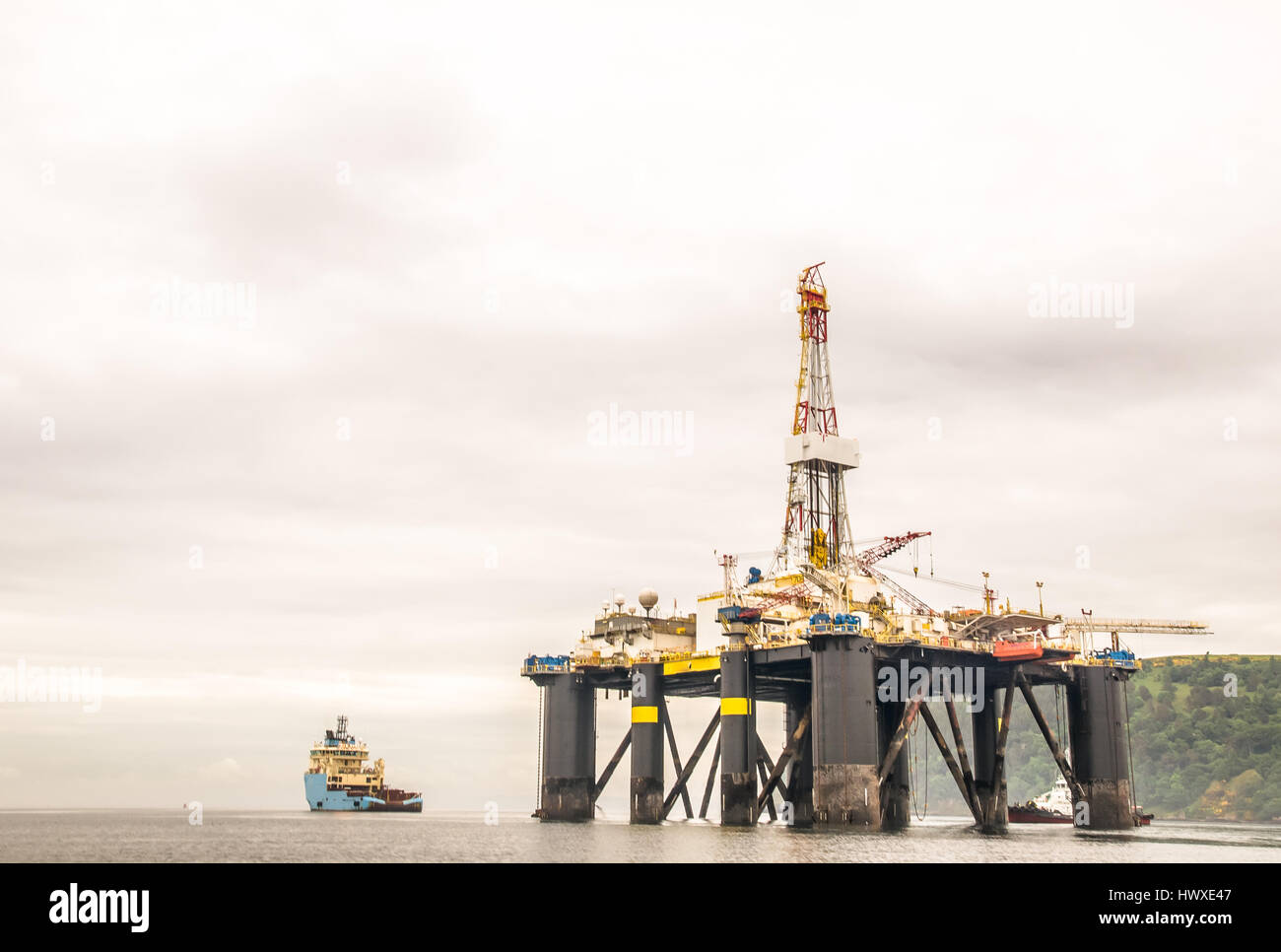Blick auf Offshore-Ölbohrplattform in Schottland Stockfoto