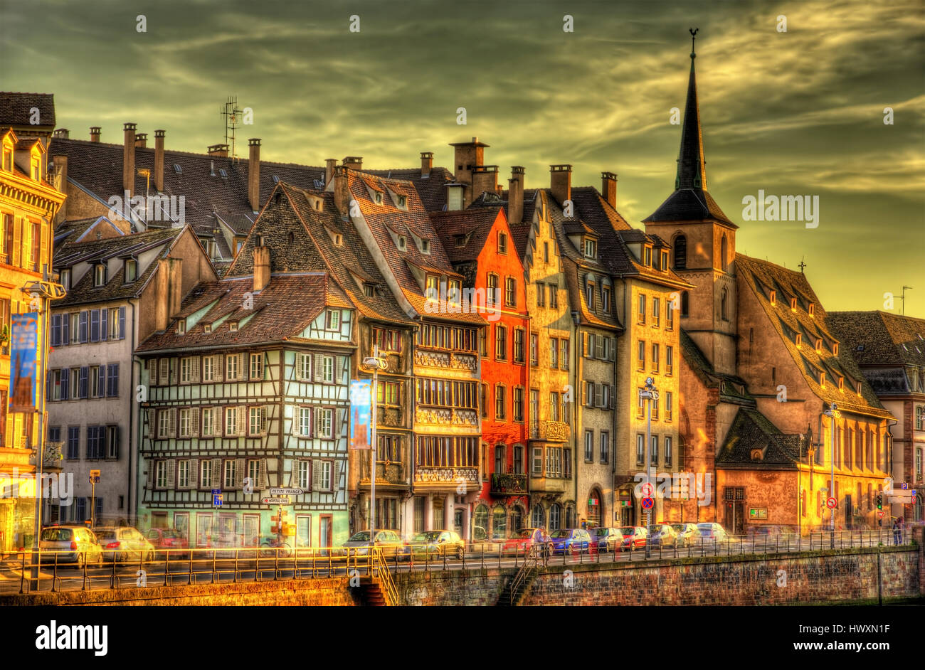 Gebäude an der Uferstraße in Strasbourg - Frankreich Stockfoto