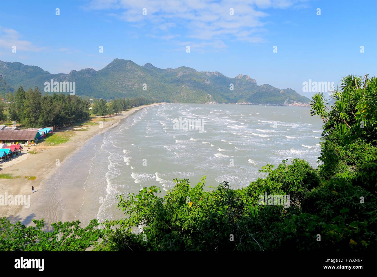 Blick aufs Meer in der Nähe von Phraya Nakhon Höhle in Thailand Stockfoto