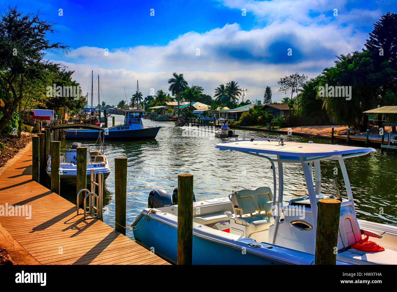 Boote in der Monroe-Kanal im St. James City auf Pine Island FL Stockfoto