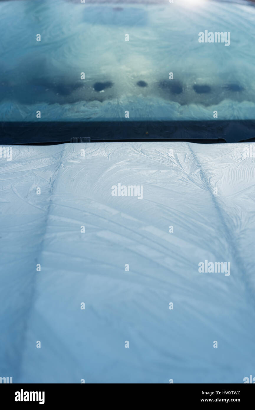 Geeiste Auto auf Sub-Zero frostigen Morgen Stockfoto