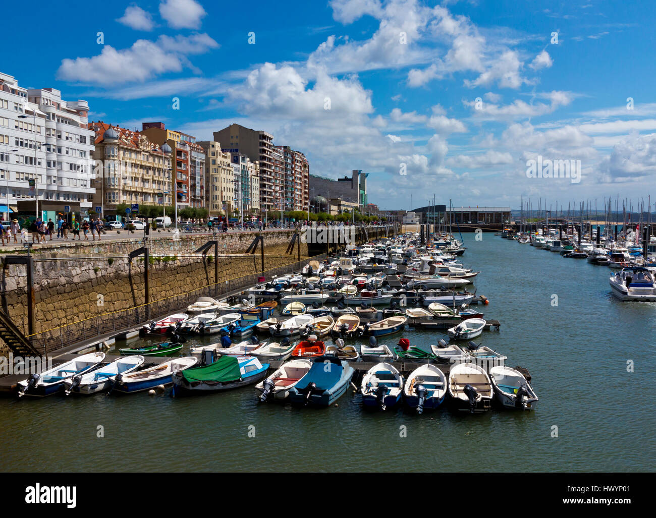 Boote in der Marina bei Santander in Nordspanien Kantabrien Stockfoto