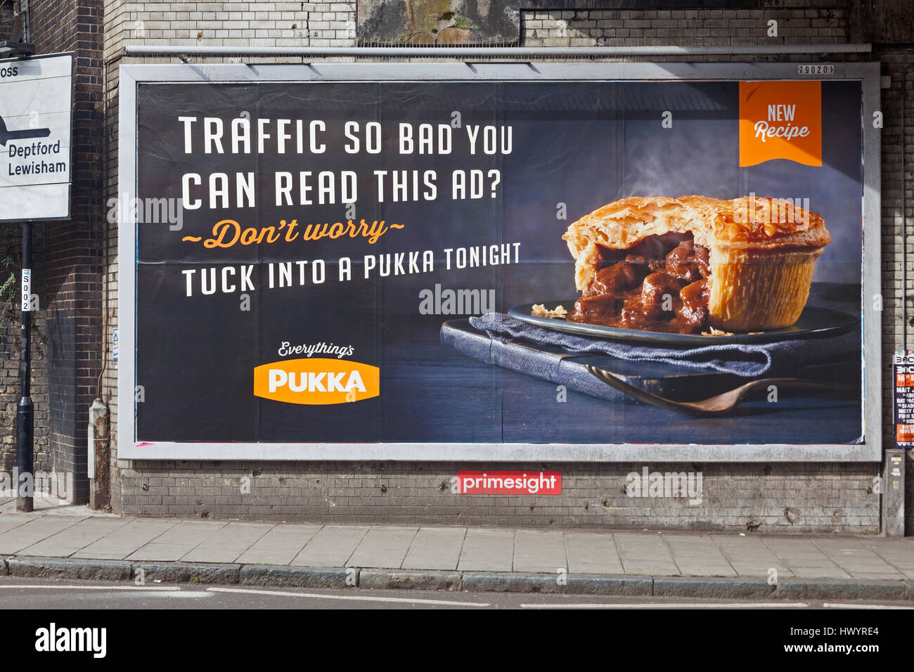 London, Lewisham eine Werbung Horten in zentralen Brockley Förderung Fleischpasteten Stockfoto