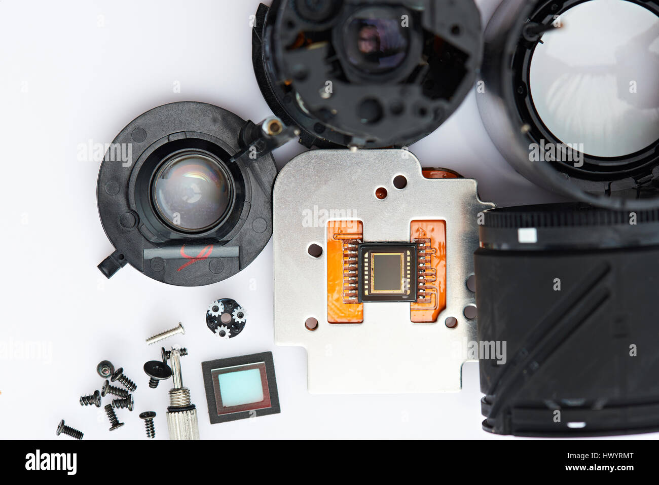 Digitalkamera-Elektronik auf weißen Tisch Blick von oben Stockfoto