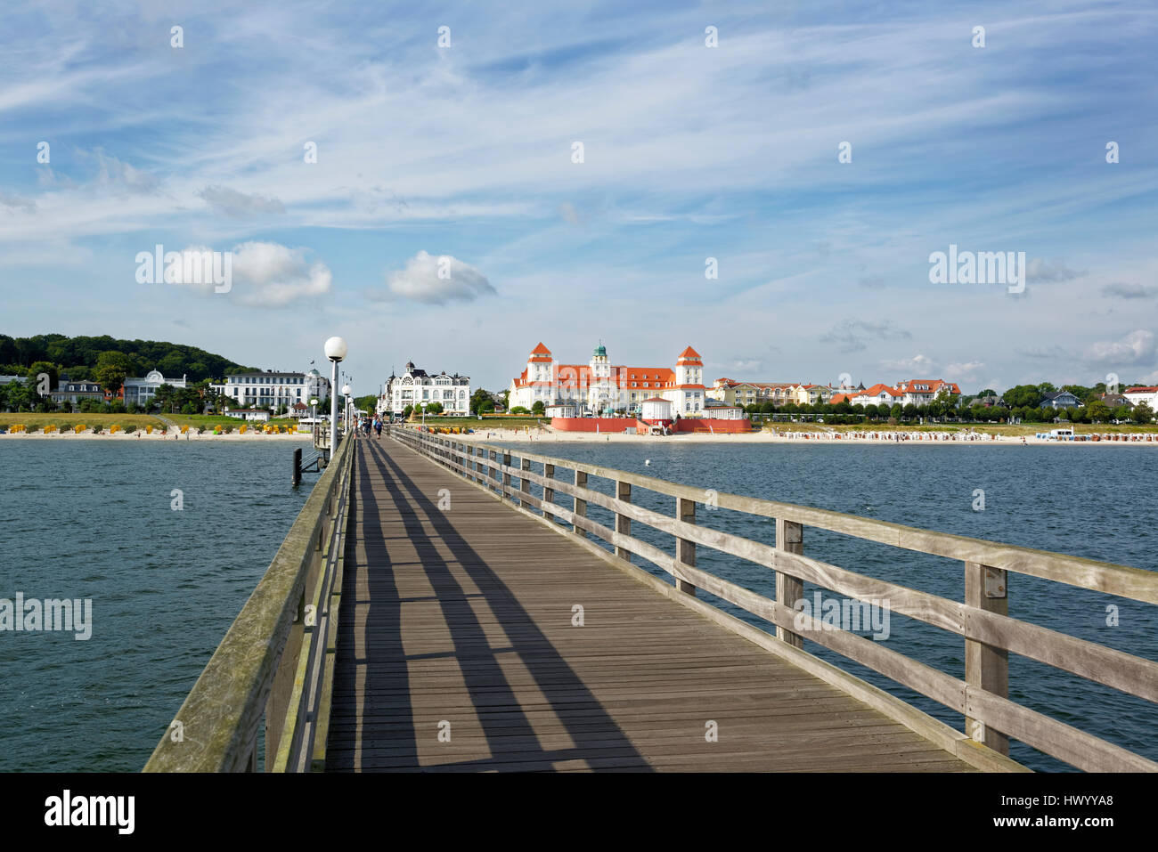 blick-von-der-promenade-zum-strand-spa-fotos-und-bildmaterial-in