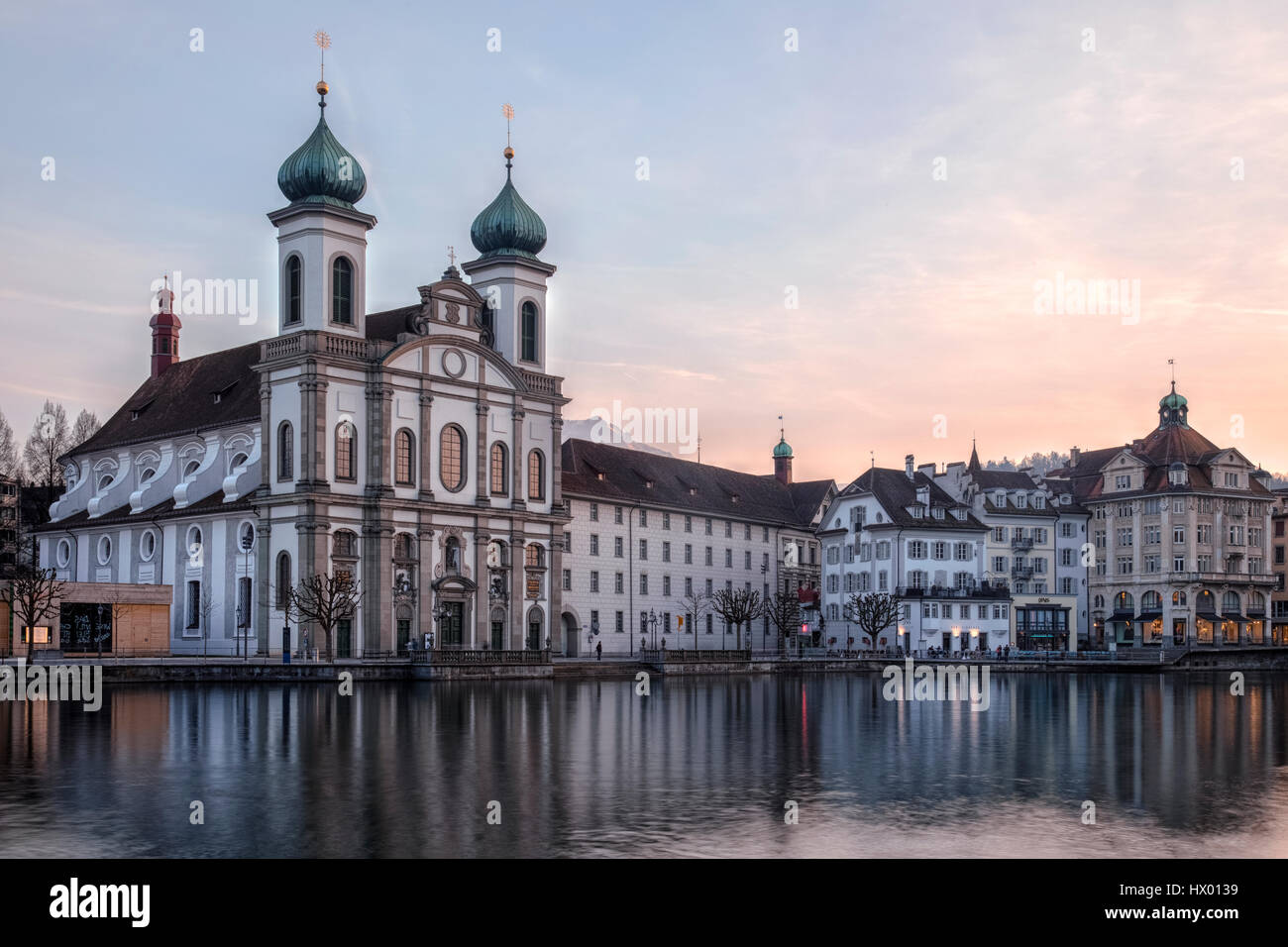 Jesuitenkirche Luzern, Reuss, Nadelwehr, Schweiz, Europa Stockfoto