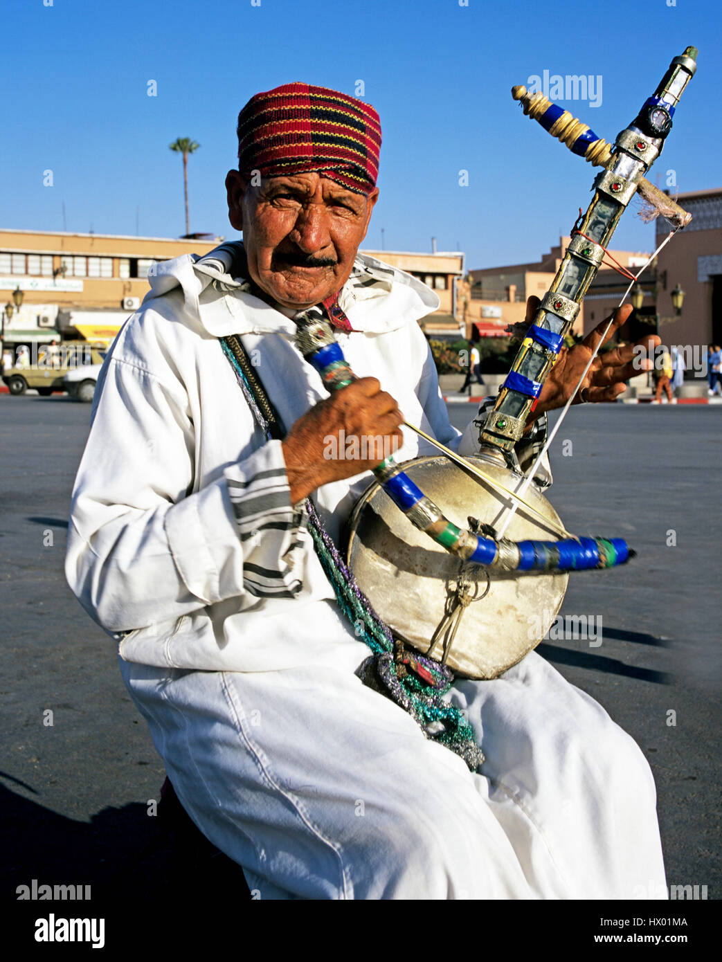 Traditioneller marokkanischer Musiker in Djemaa El-Fna Marrakesch, Marokko Stockfoto