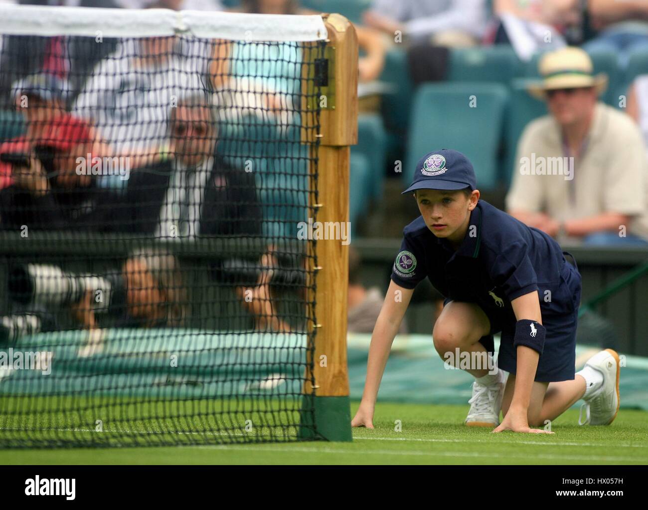 BALLJUNGE WIMBLEDON TENNIS CHAMPIONSHIPS WIMBLEDON SW19 LONDON ENGLAND 27. Juni 2006 Stockfoto