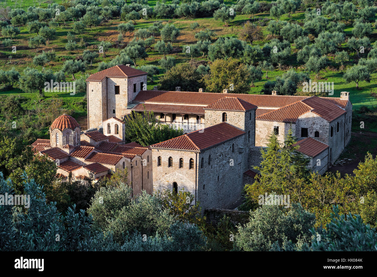 Blick auf das Klosterkomplex von Andromonastiro in Peloponnes, Griechenland Stockfoto