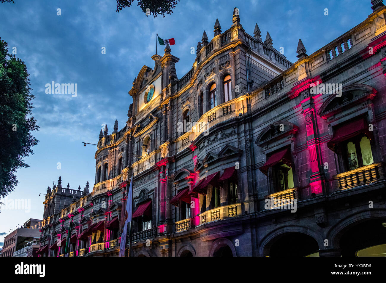 Stadtpalast in der Nacht - Puebla, Mexiko Stockfoto