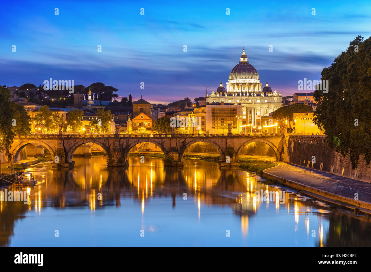 Sonnenuntergang an der St. Peter Basilika, Rom, Italien Stockfoto