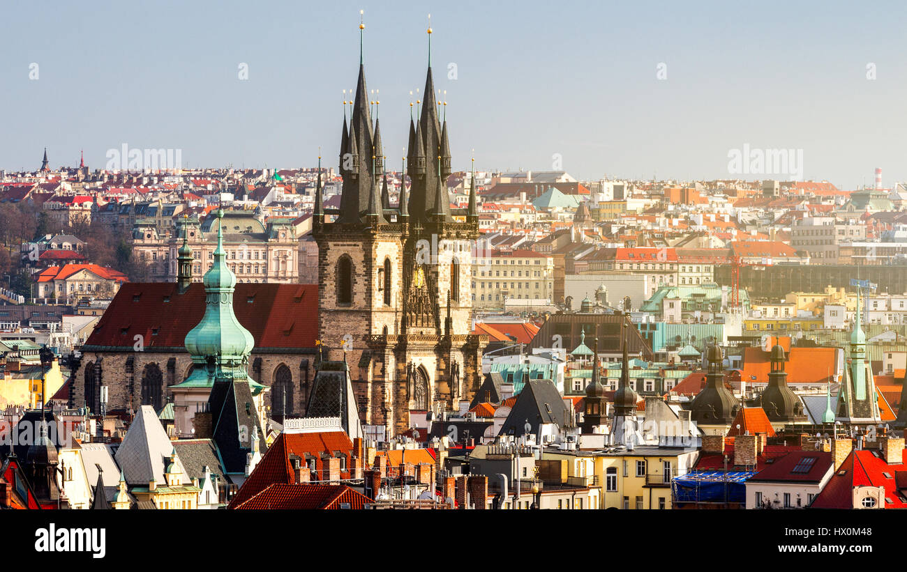 Teynkirche in Prag, Tschechien auf einer sonnigen Tag-Nahaufnahme Stockfoto