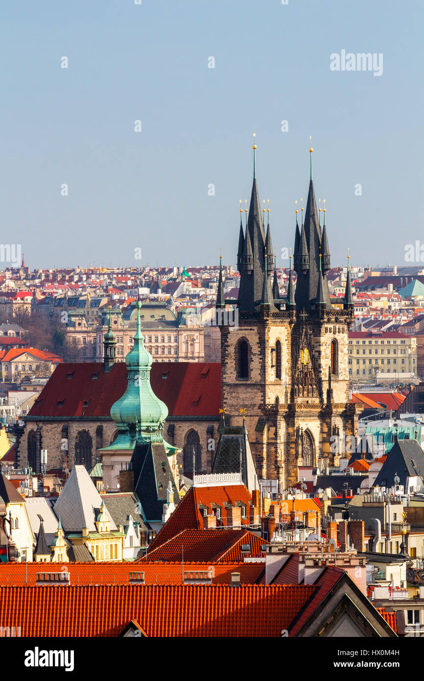 Teynkirche in Prag, Tschechien auf einer sonnigen Tag-Nahaufnahme Stockfoto