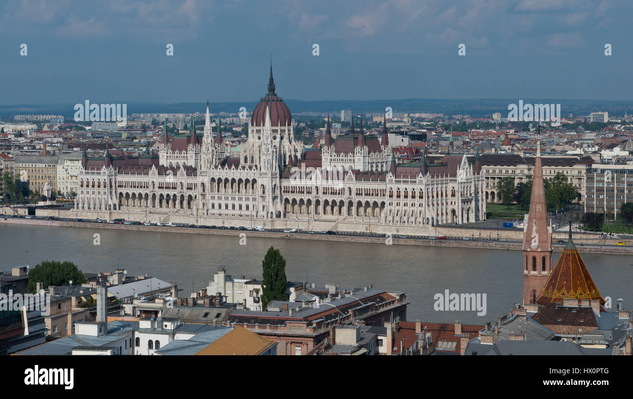 Donau am Flussufer in der historischen Innenstadt von Budapest. Seit 1987 ist ein UNESCO-Weltkulturerbe. Stockfoto