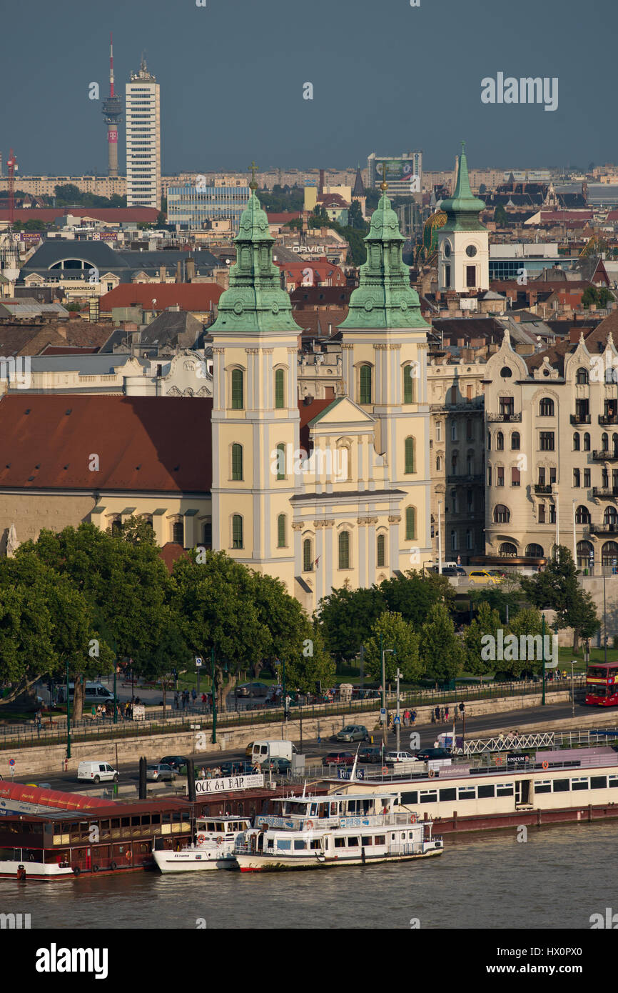 Donau am Flussufer in der historischen Innenstadt von Budapest. Seit 1987 ist ein UNESCO-Weltkulturerbe. Stockfoto