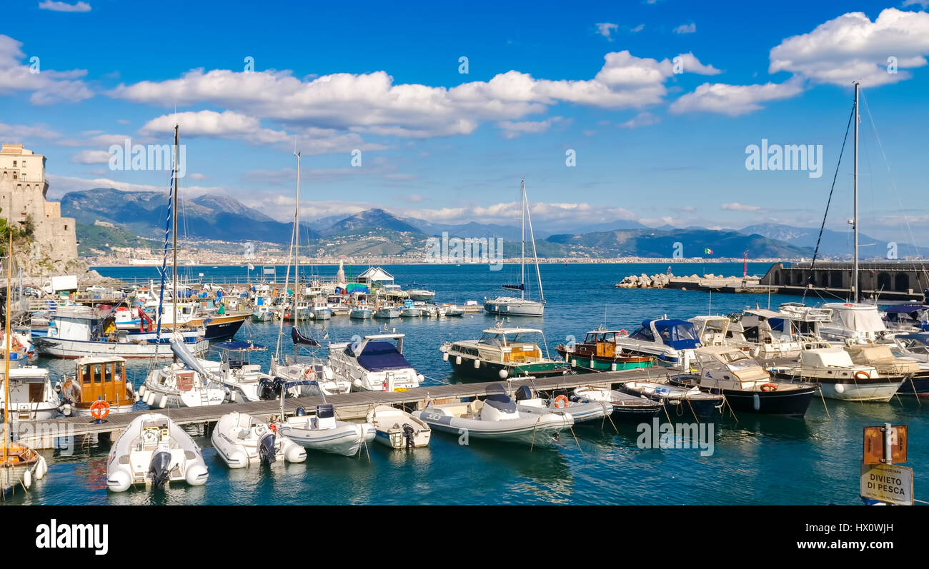 Cetara kleinen Pier an der Amalfiküste Stockfoto