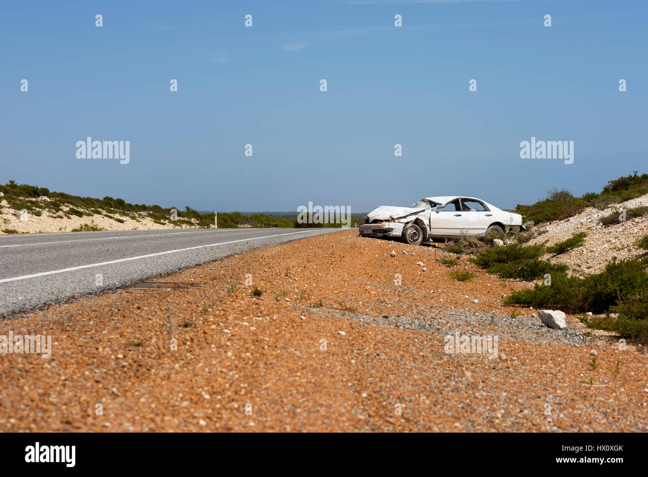 Autounfall auf einer Landstraße im Outback, Western Australia Stockfoto