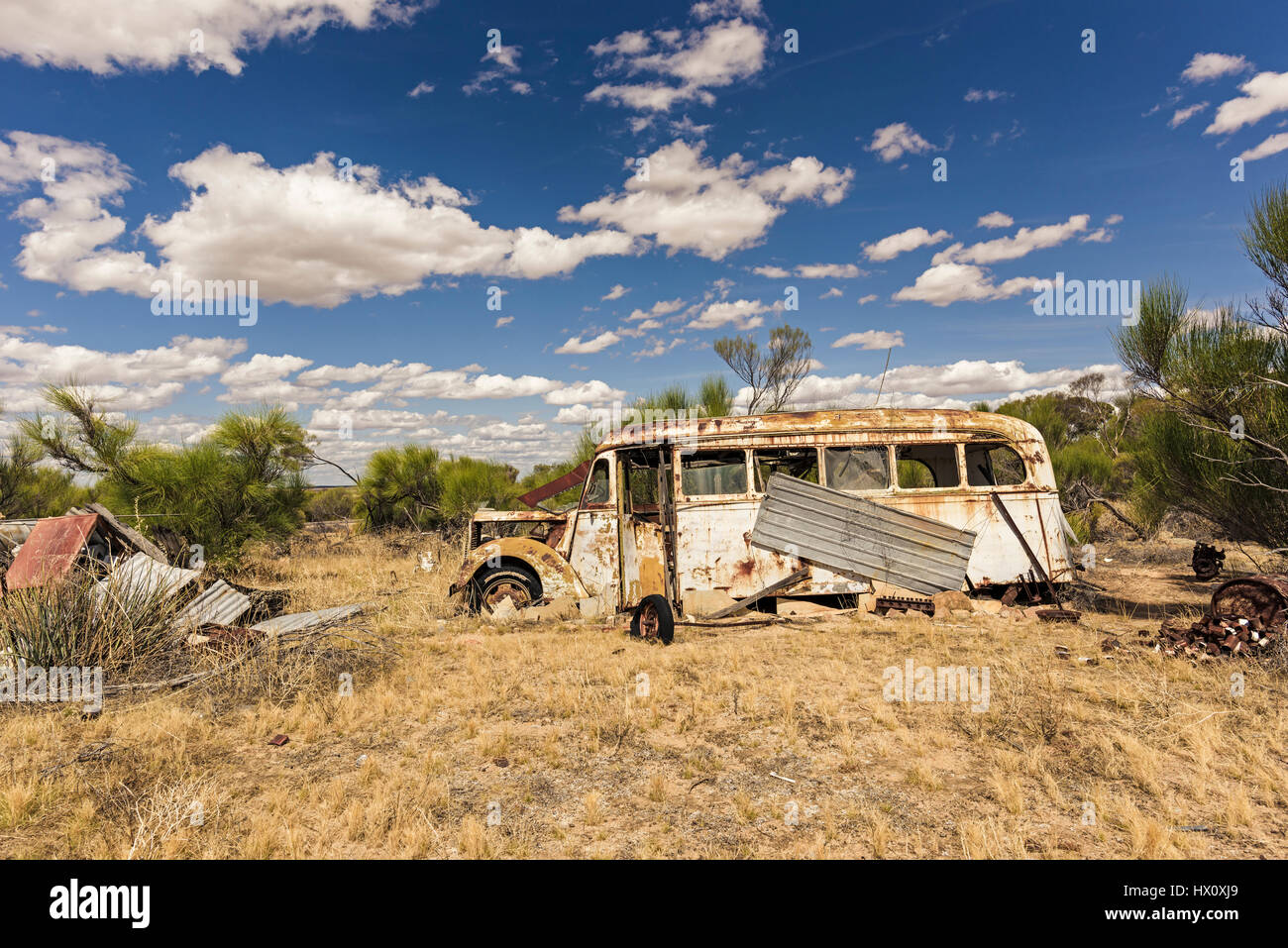 Alte rostige Schulbus im Outback, Wheatbelt, Western Australia, Australien Stockfoto