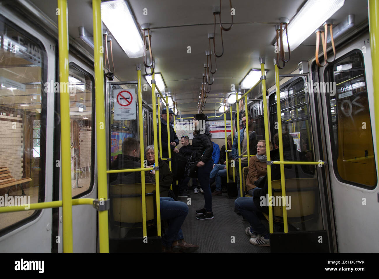 In einem u-Bahn-Zug auf line1 in Budapest Ungarn Stockfoto