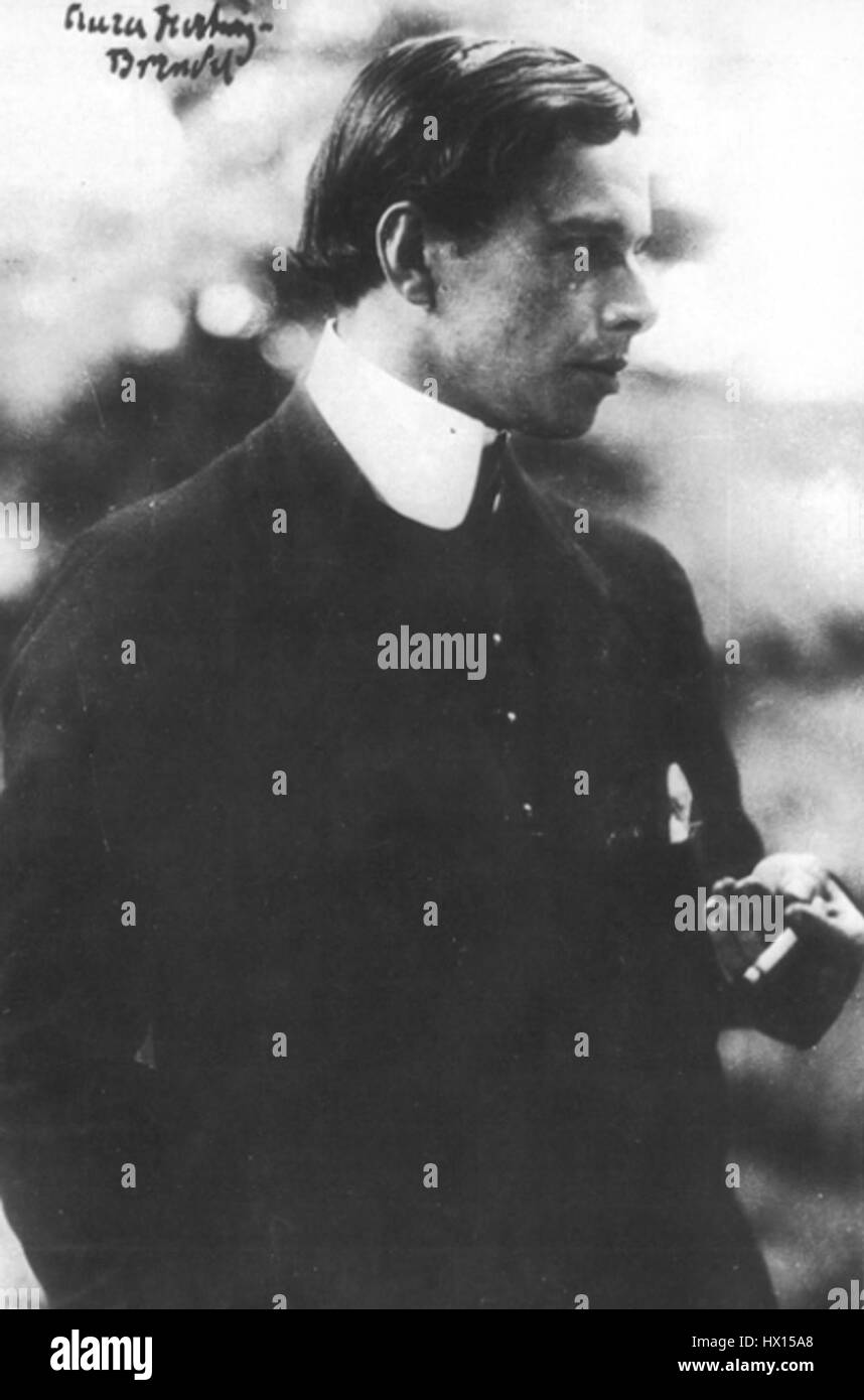 E.L. Kirchner war ein deutscher Maler und einer der Begründer der expressionistischen Bewegung. Seine Arbeiten konzentrieren sich auf menschliche Emotionen, urbane Szenen und den psychologischen Zustand des Individuums, wobei er oft kühne Farben und dramatische Pinselstriche verwendet. Stockfoto