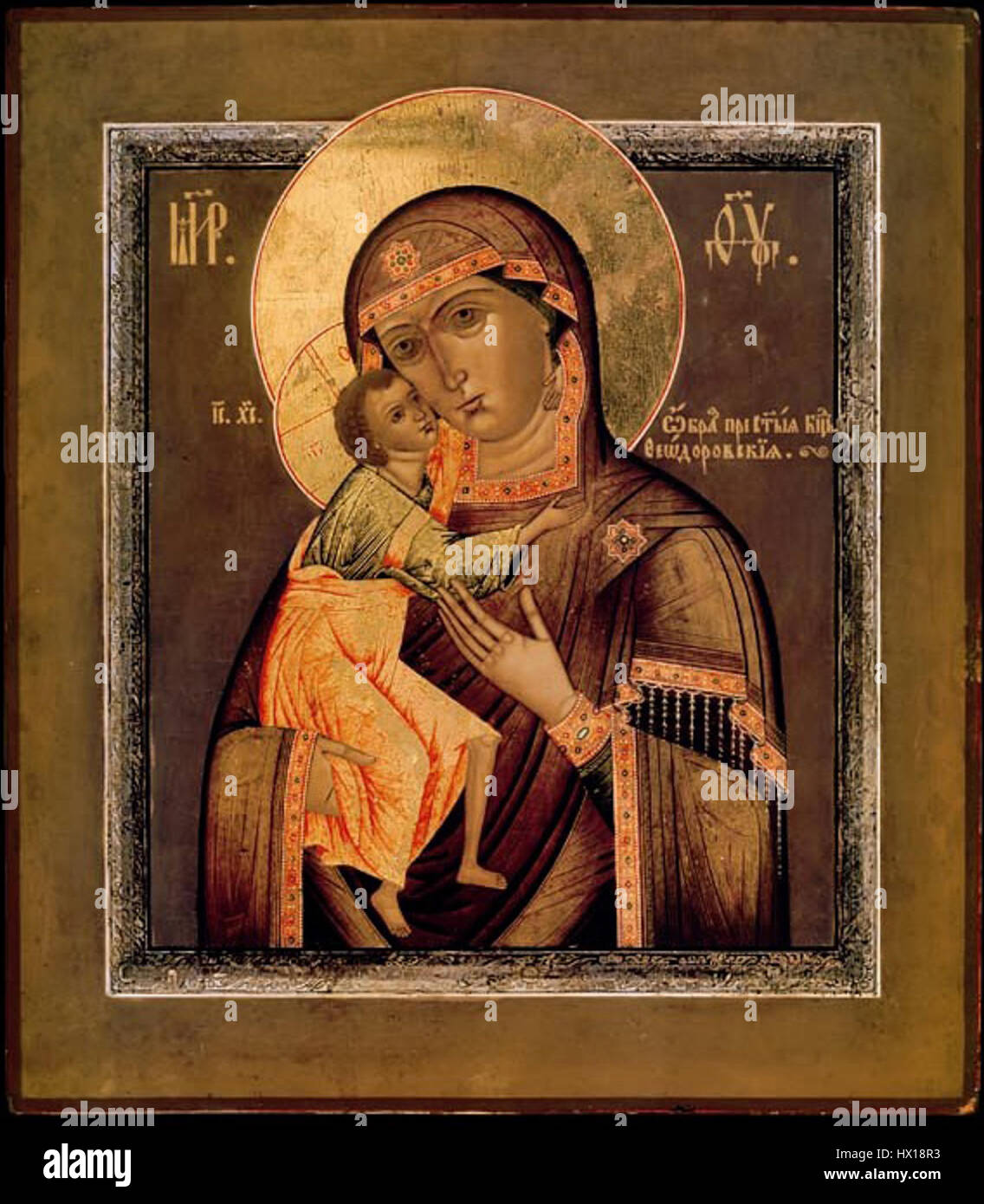 Feodorowskaja ist eine russische Ikone aus dem 19. Jahrhundert, die aus Paleh stammt und für ihre detaillierte und lebendige Darstellung religiöser Themen bekannt ist. Paleh ist ein berühmtes Zentrum für Ikonenmalerei und dieses Symbol zeigt den traditionellen russischen Kunststil. Stockfoto