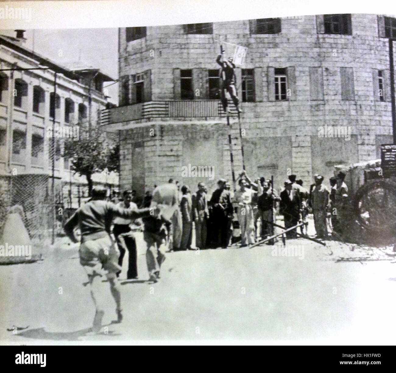 GJ View 20130226 153409 bezieht sich wahrscheinlich auf eine fotografische oder visuelle Aufzeichnung, die am 26. Februar 2013 aufgenommen wurde und eine Momentaufnahme eines bestimmten Ortes, Ereignisses oder Motivs zu diesem Zeitpunkt liefert. Das Bild dient als zeitliche Aufzeichnung eines Augenblicks in der Geschichte oder im täglichen Leben. Stockfoto