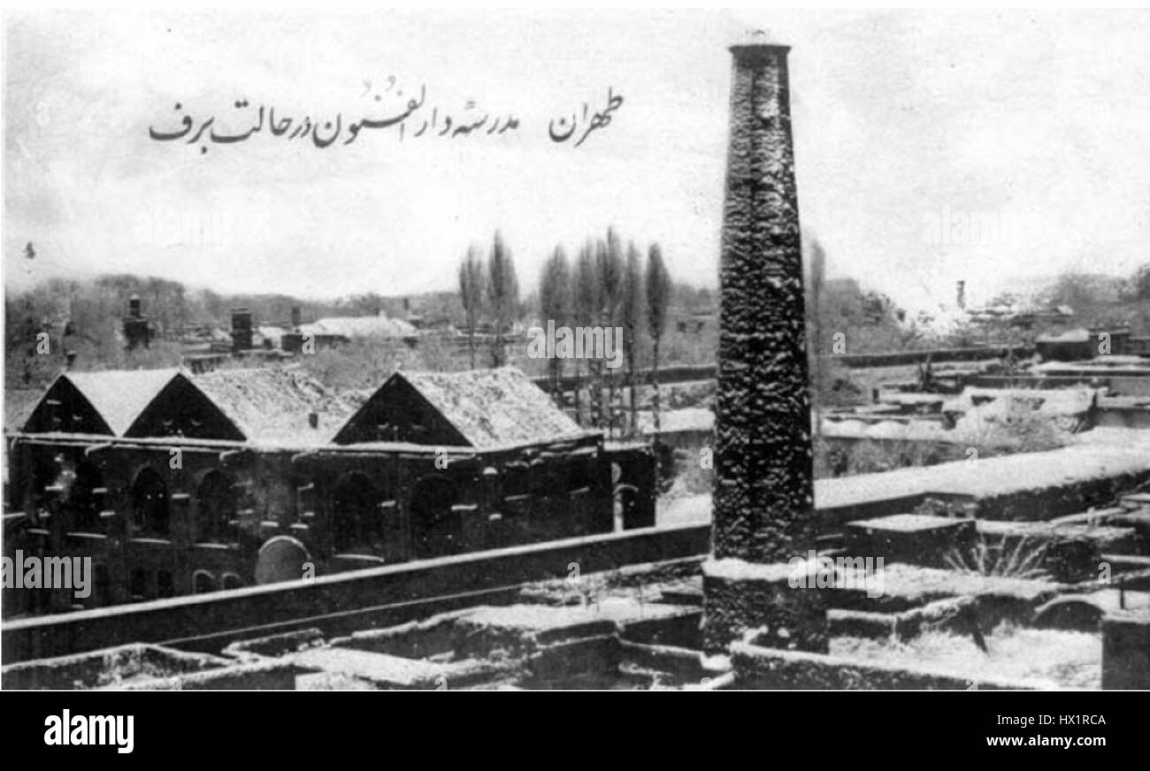 "Darolfonoon" bezieht sich auf eine prominente Institution im Iran, insbesondere eine Kunsthochschule und Wissenschaftsschule. Sie spielte eine wichtige Rolle bei der Modernisierung der iranischen Bildung und Kultur im 19. Jahrhundert. Stockfoto