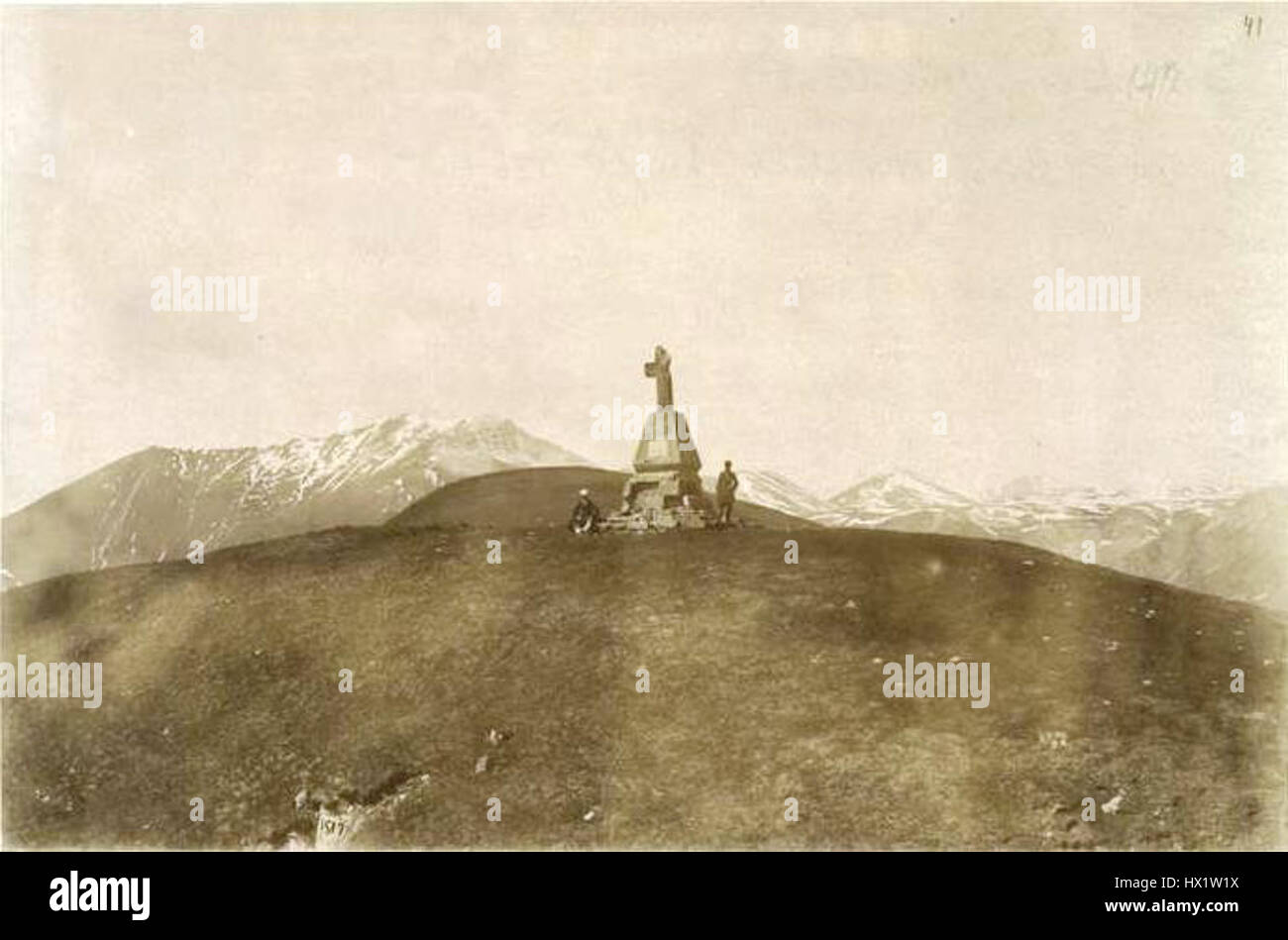 Der Kreuzpass des Kaukasus ist ein historischer und strategischer Bergpass, der Russland mit Georgien verbindet. Sie war im Laufe der Geschichte ein wichtiger Weg für Handels- und Militärbewegungen, insbesondere in der Kaukasusregion. Stockfoto