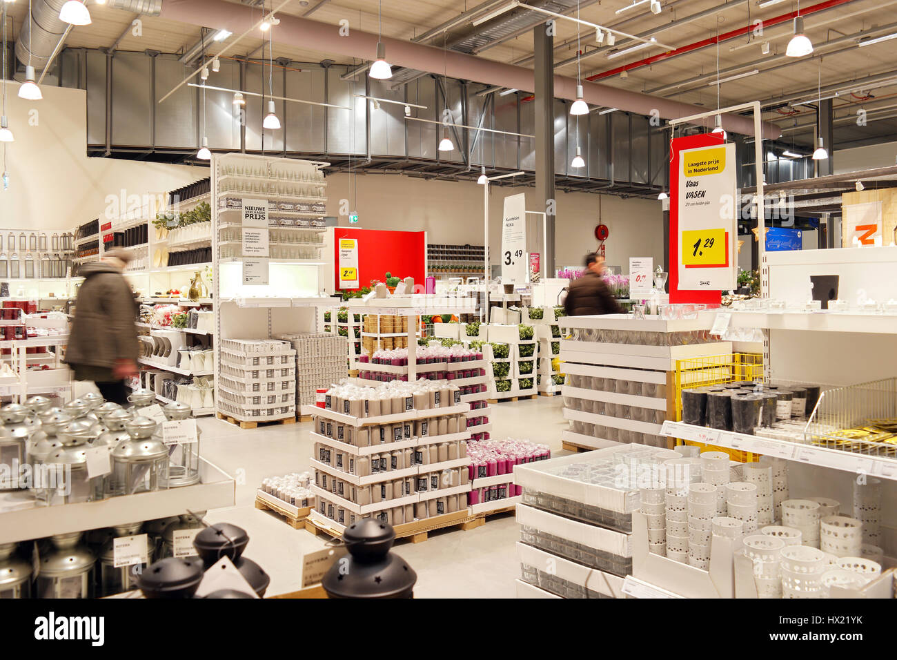 Lagerfläche von Ikea-Möbelhaus Stockfoto