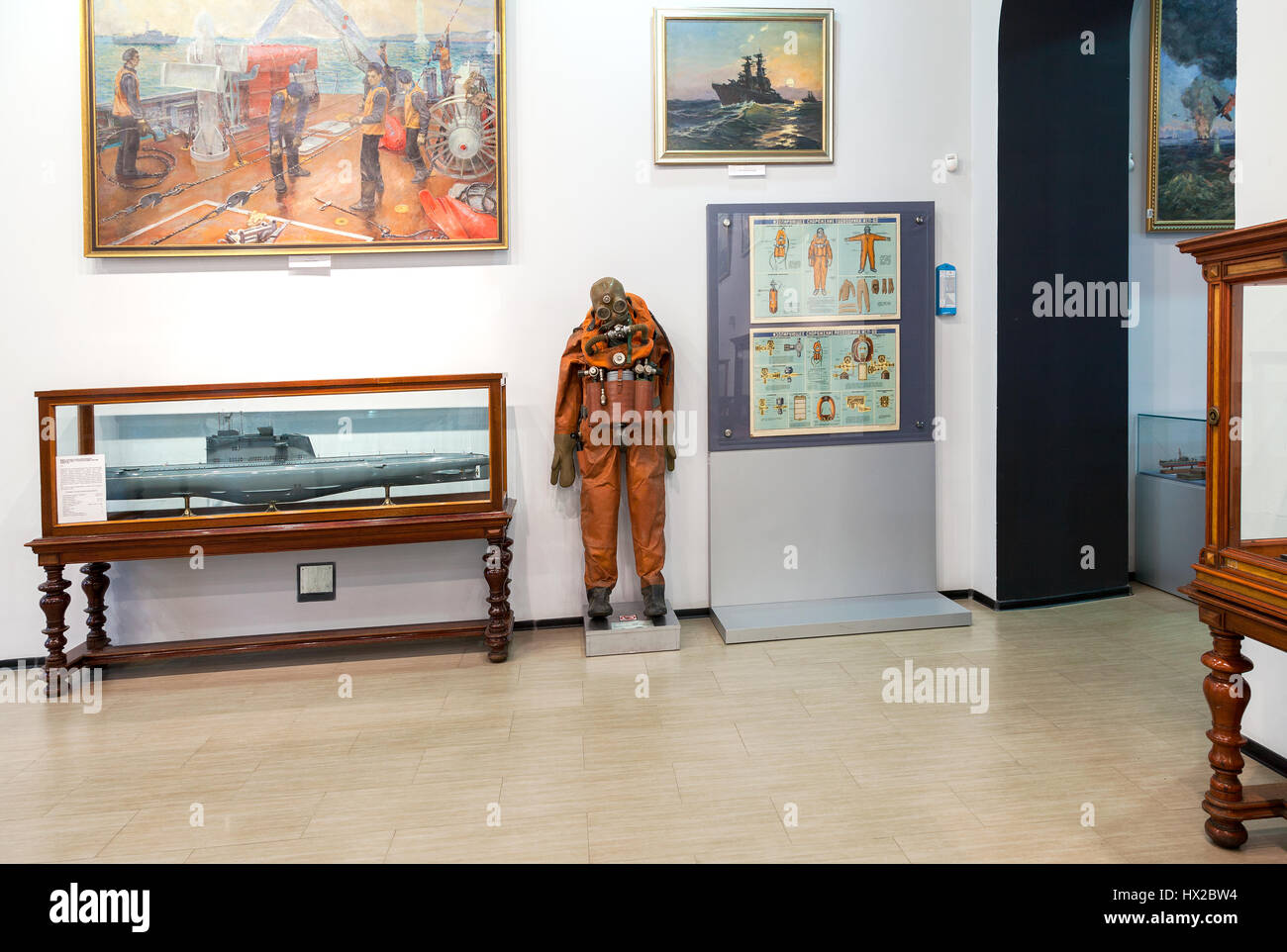 ST. PETERSBURG, Russland - 29. Juli 2016: Innenministerium eine der Hallen des Marine Museums in St. Petersburg, Russland Stockfoto