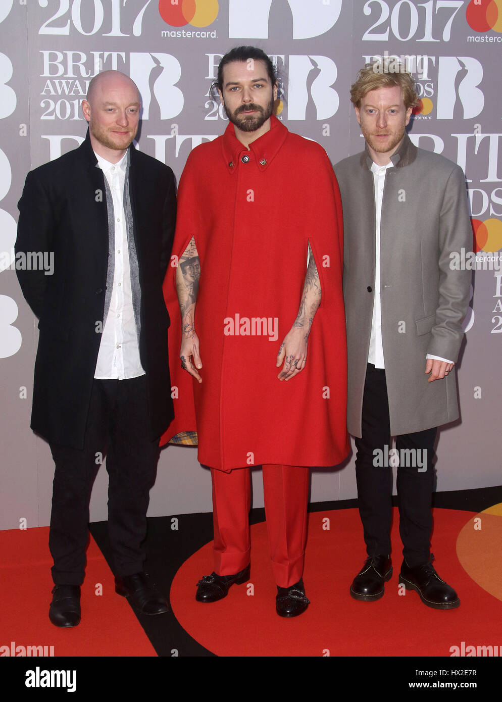 22. Februar 2017 - Ben Johnston, Simon Neil und James Johnston von Biffy Clyro Teilnahme an den BRIT Awards 2017 in The O2 Arena, Greenwich in London, England Stockfoto