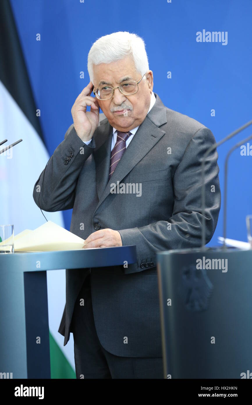 Berlin, Deutschland. 24. März 2017. Der palästinensische Präsident Mahmoud Abbas und Bundeskanzlerin Angela Merkel in der Pressekonferenz in das Amt des Bundeskanzlers. Bildnachweis: Simone Kuhlmey/Pacific Press/Alamy Live-Nachrichten Stockfoto