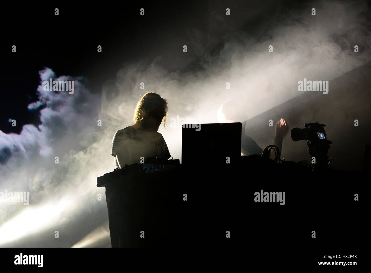 BARCELONA - 19 JUN: Kiasmos (minimal und experimentellen Techno Duo) im Konzert am Sonar Festival am 19. Juni 2015 in Barcelona, Spanien. Stockfoto