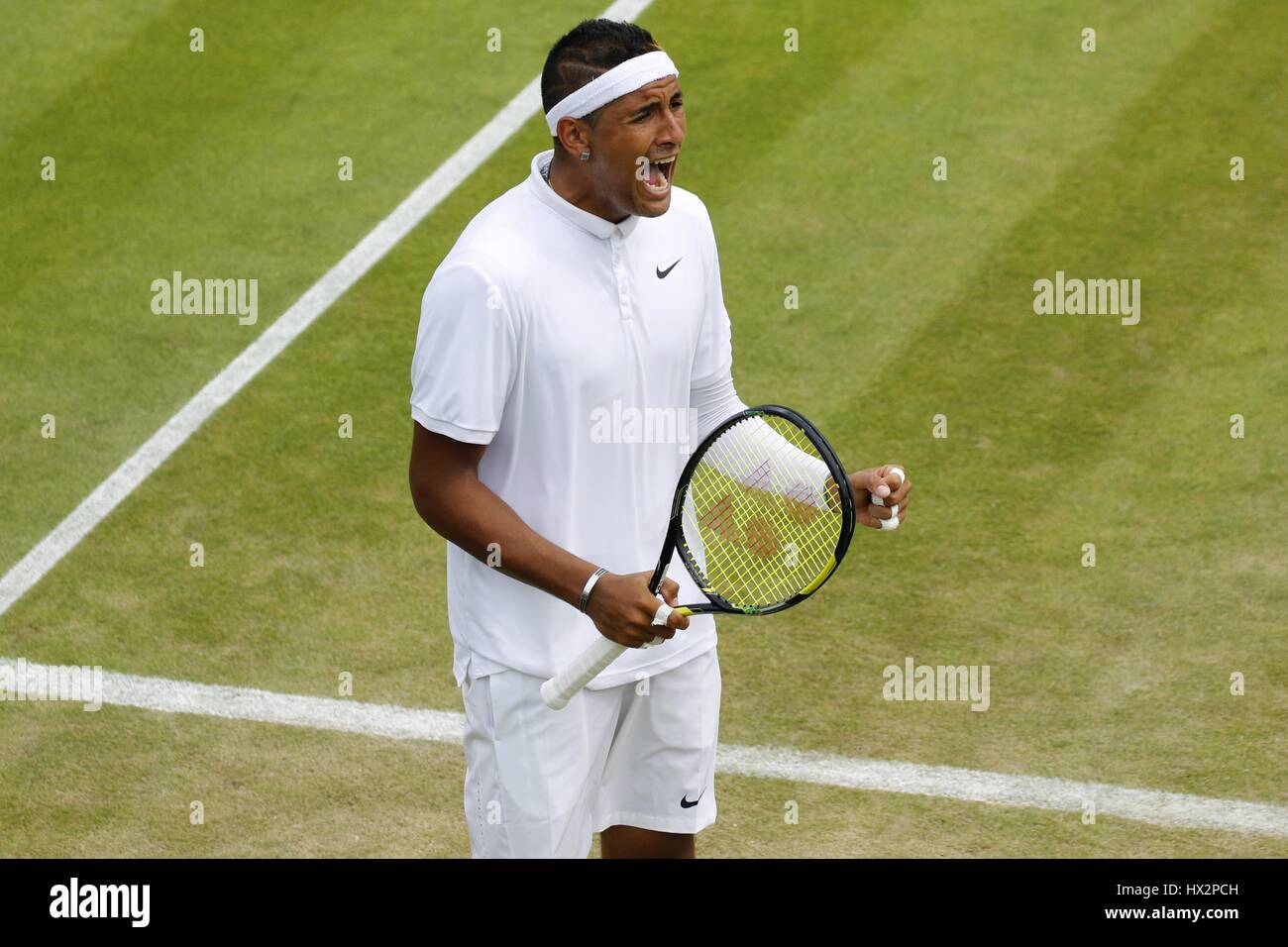 NICK KYRGIOS feiert IN seinem der WIMBLEDON CHAMPIONSHIPS 20 der ALL ENGLAND TENNIS CLUB WIMBLEDON LONDON ENGLAND 03 Juli 20 Stockfoto