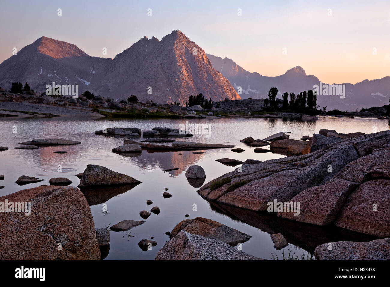 CA03113-00... Kalifornien - rauchigen Sonnenuntergang auf Darwin Bank im Kings Canyon National Park. Stockfoto