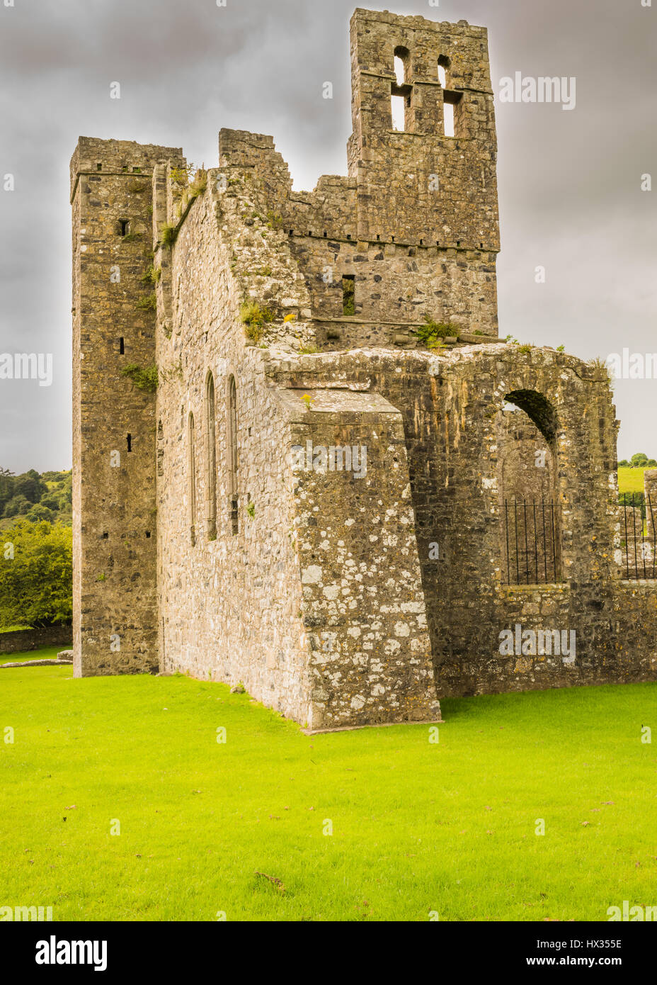 Klösterliche Ruinen von Fore Abbey im County Westmeath, Irland Stockfoto