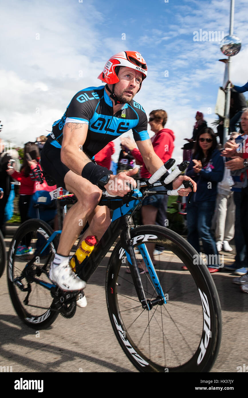 Menschen beteiligen sich an Ironman Wales, 2015, Tenby, Pembrokshire, Wales, UK Stockfoto